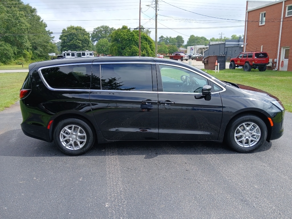 New 2027 Chrysler Pacifica SELECT Passenger Van