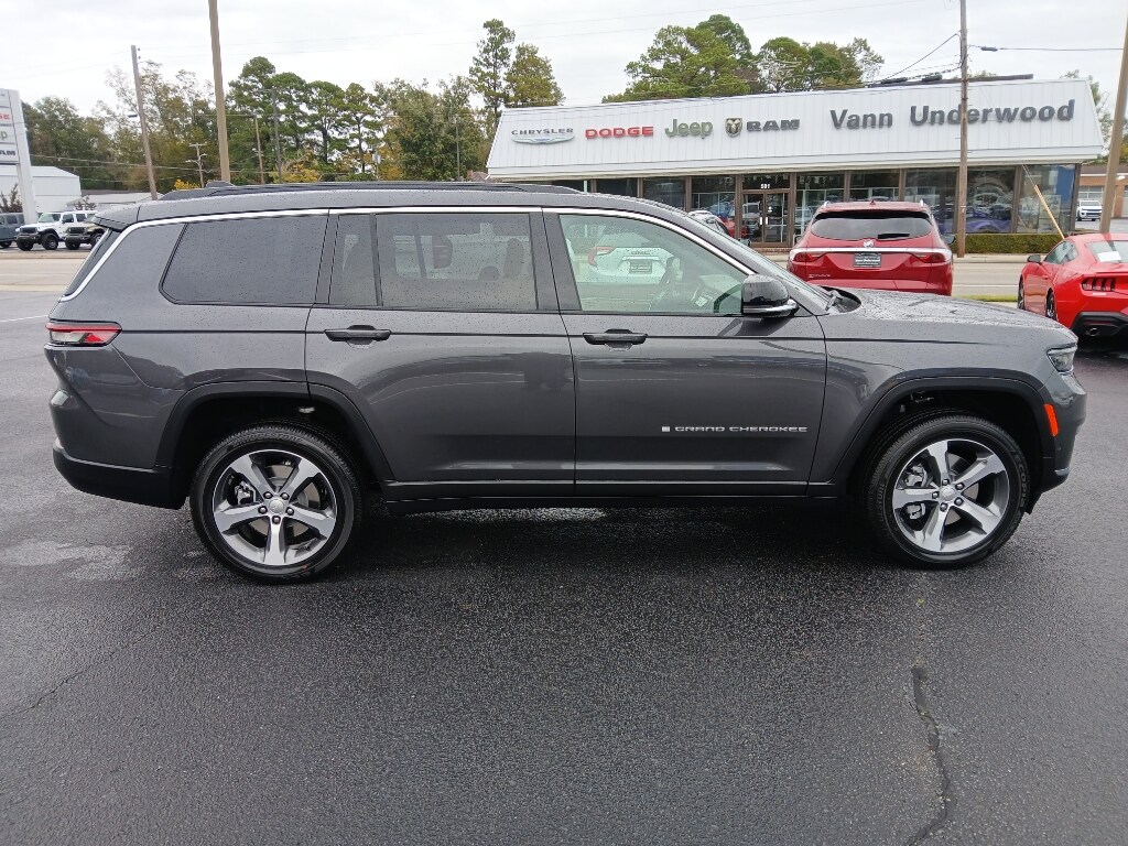 2025 Jeep Grand Cherokee Limited photo 2