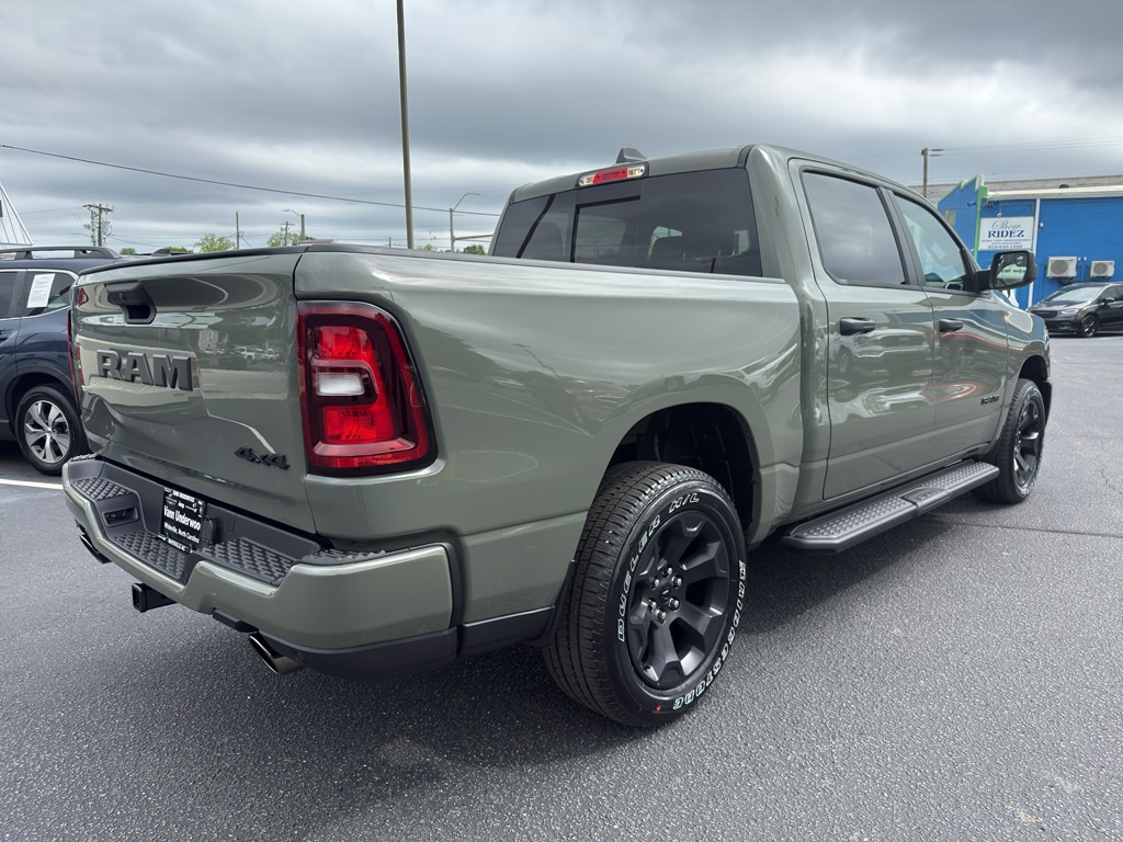 New 2026 Ram 1500 EXPRESS CREW CAB 4X4 5'7 BOX Pickup