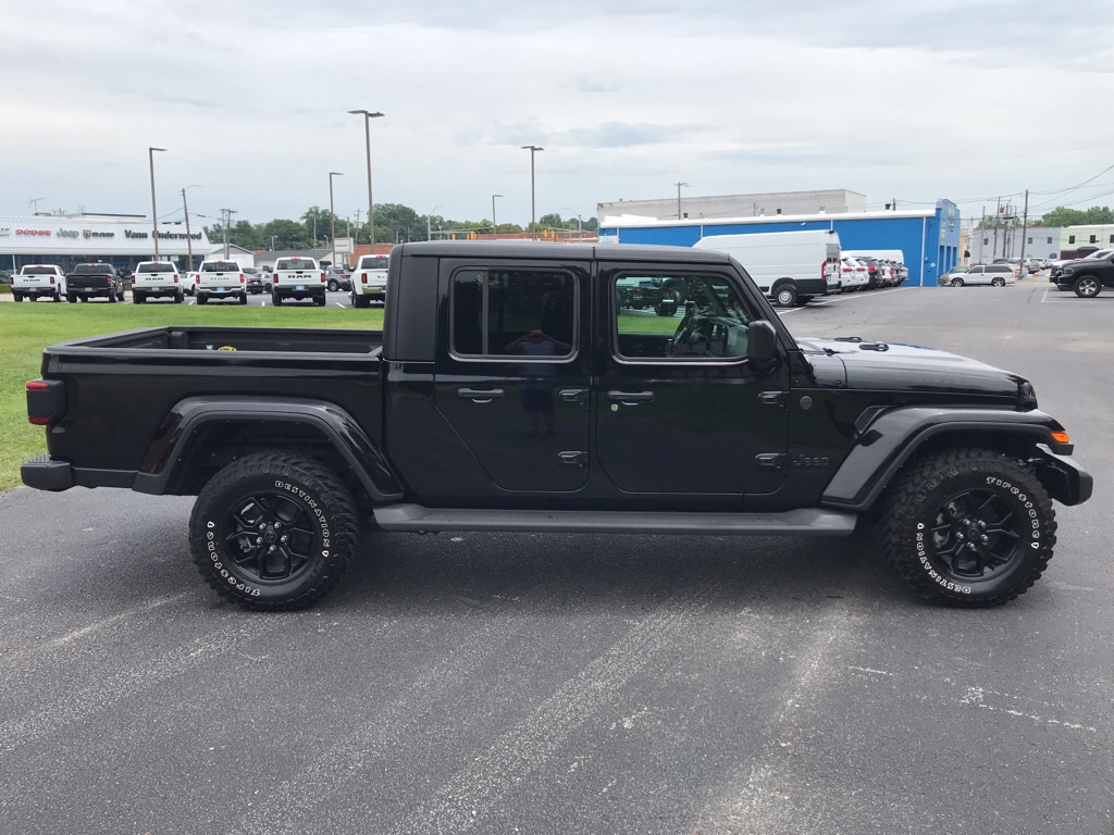 Used 2024 Jeep Gladiator Willys Crew Cab
