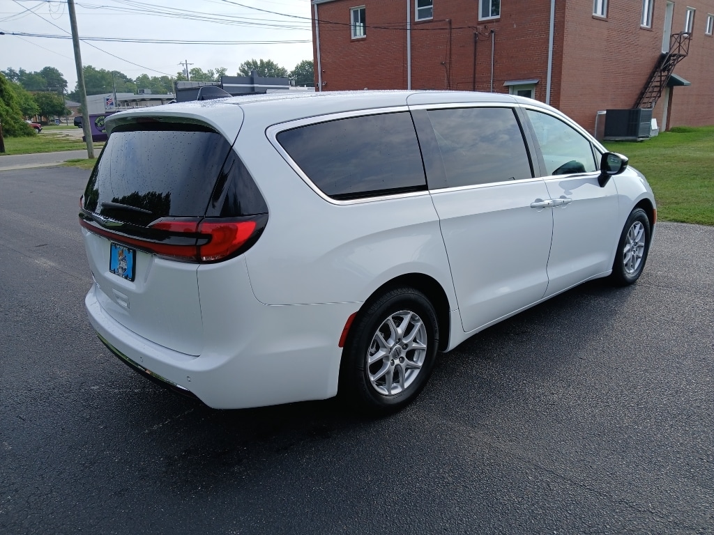 Used 2024 Chrysler Pacifica Touring L Passenger Van