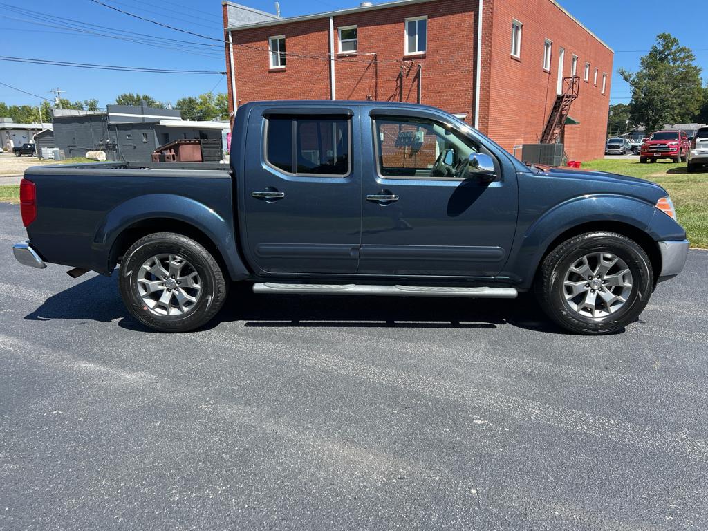 2019 Nissan Frontier SL photo 2