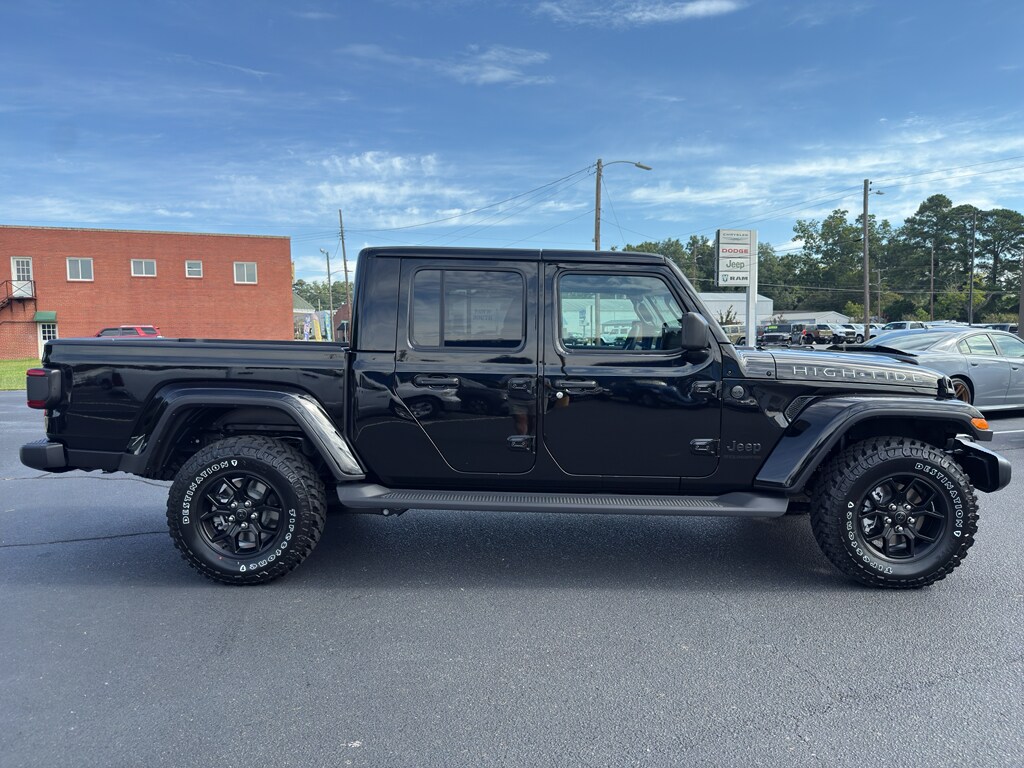 2025 Jeep Gladiator Sport photo 2