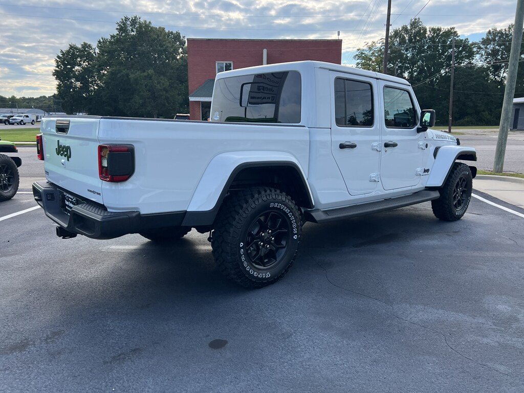2025 Jeep Gladiator Sport photo 3