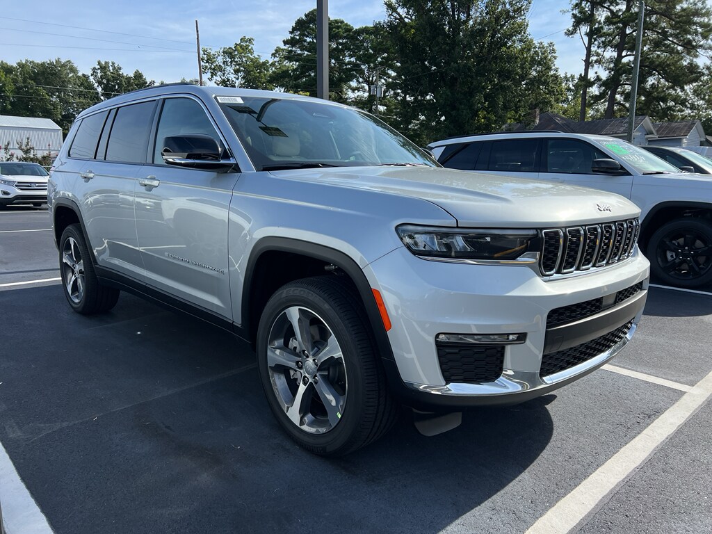 2025 Jeep Grand Cherokee Limited photo 2