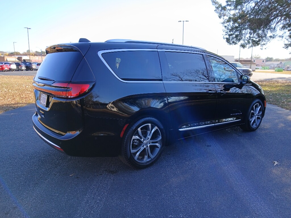 2024 Chrysler Pacifica Pinnacle photo 3