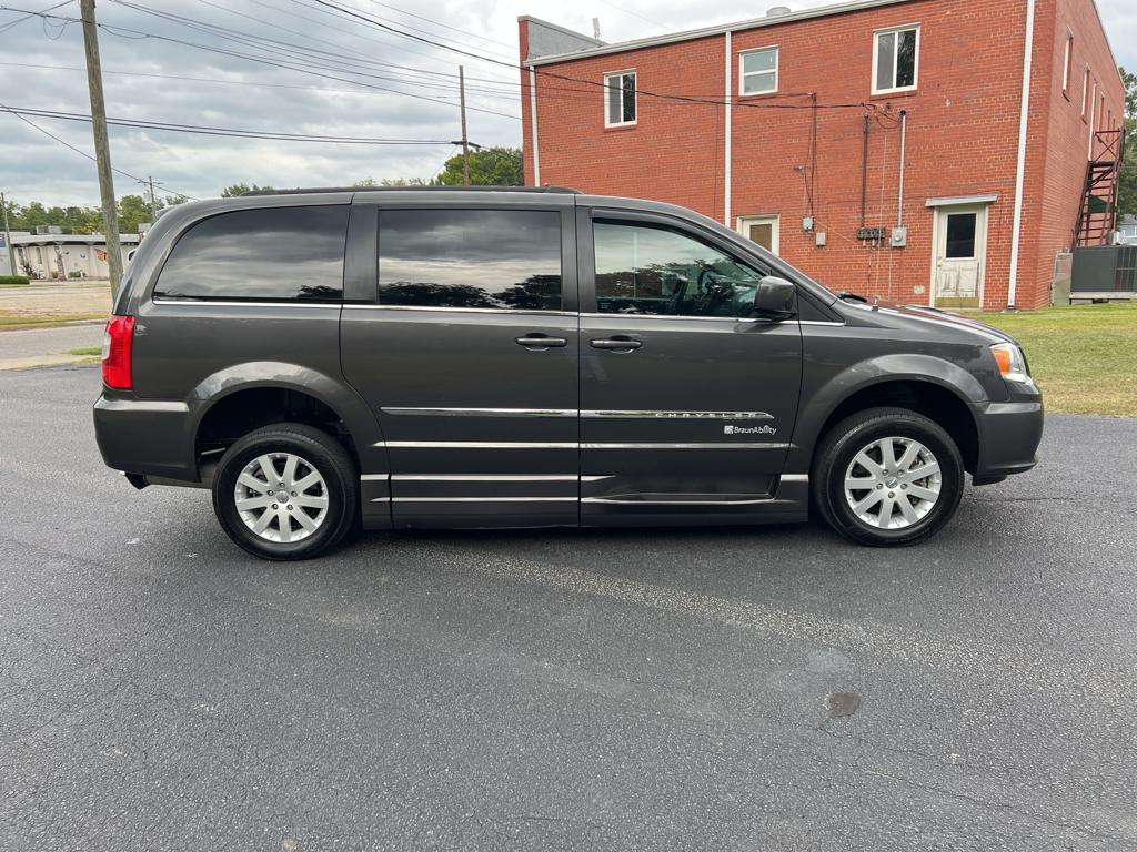 Used 2016 Chrysler Town & Country Touring with VIN 2C4RC1BG6GR188361 for sale in Whiteville, NC