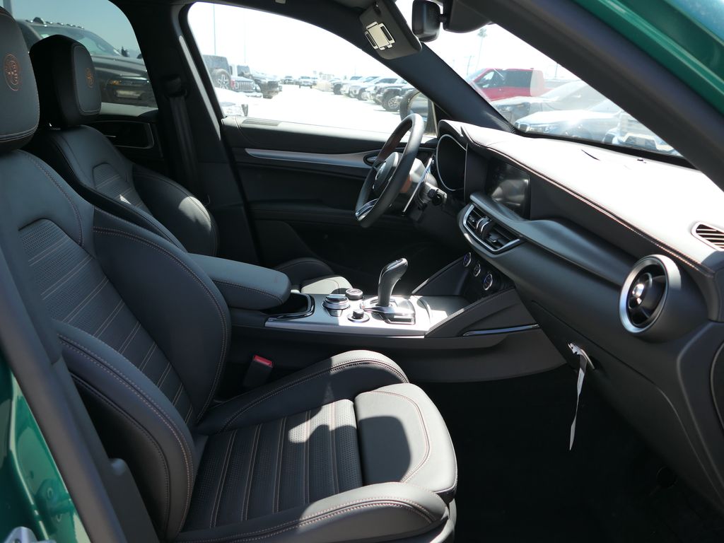 2025 Alfa Romeo Stelvio Intensa - Photo 24