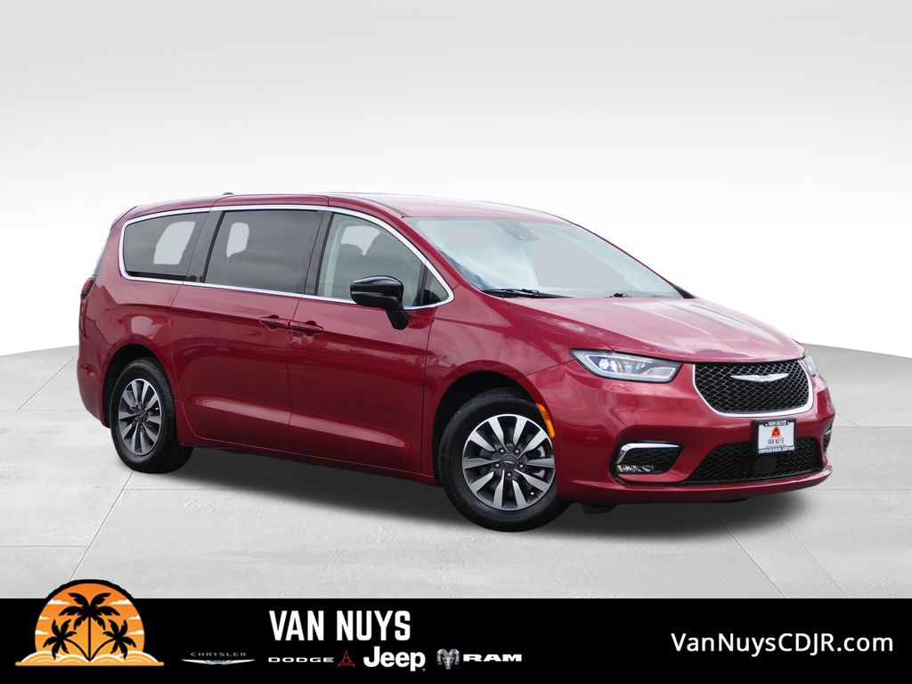 2024 Chrysler Pacifica PHEV