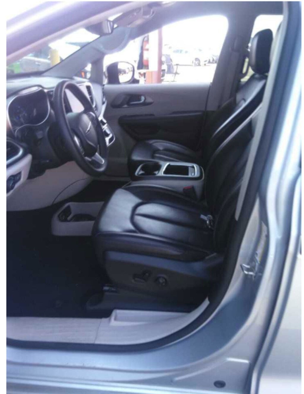 Used 2023 Chrysler Pacifica Touring L Van Passenger Van