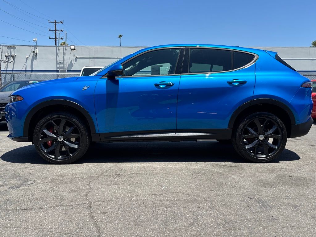 2024 Dodge Hornet GT photo 2