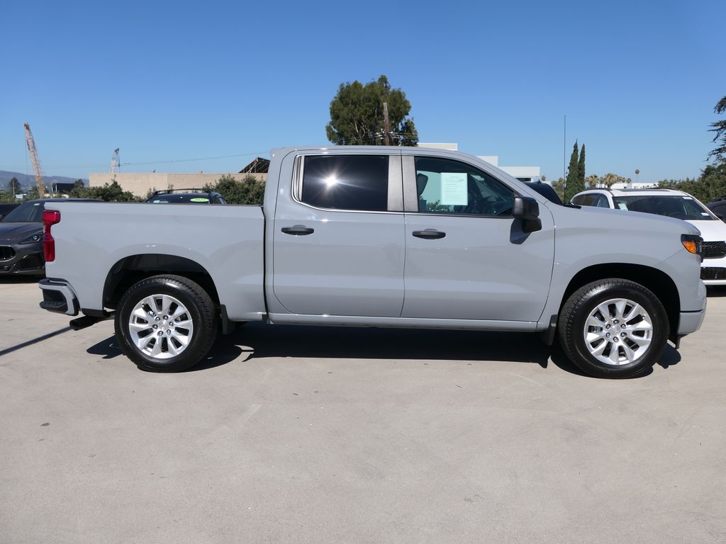 2025 Chevrolet Silverado 1500 Custom photo 2