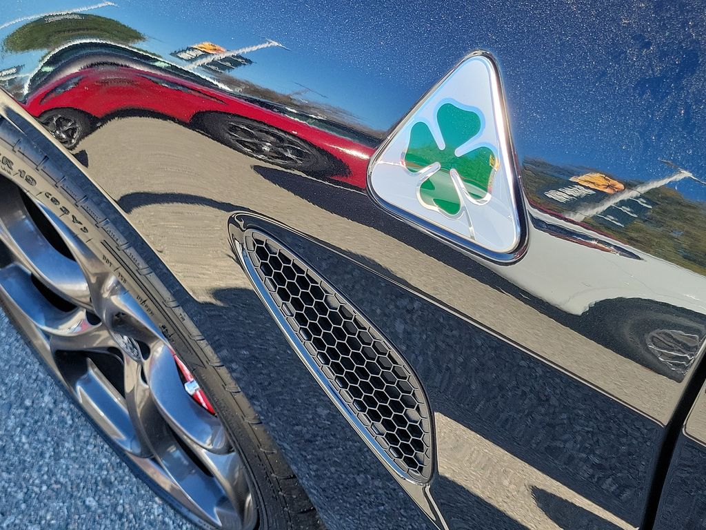 2024 Alfa Romeo Giulia Quadrifoglio - Photo 16