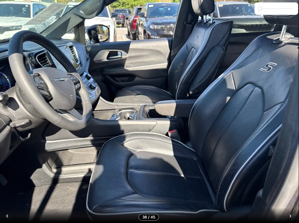 2023 Chrysler Pacifica Hybrid Limited photo 3