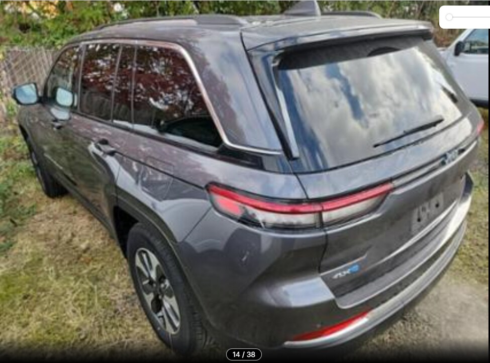 2022 Jeep Cherokee Limited 4xe photo 2