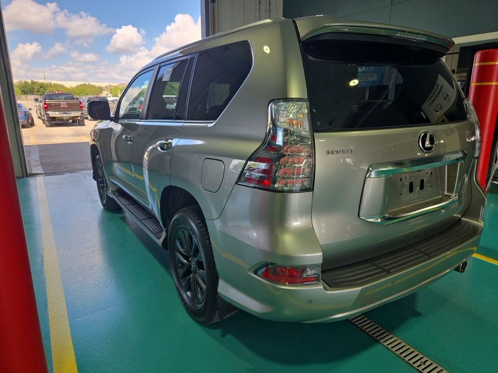 2023 Lexus GX 460 photo 2