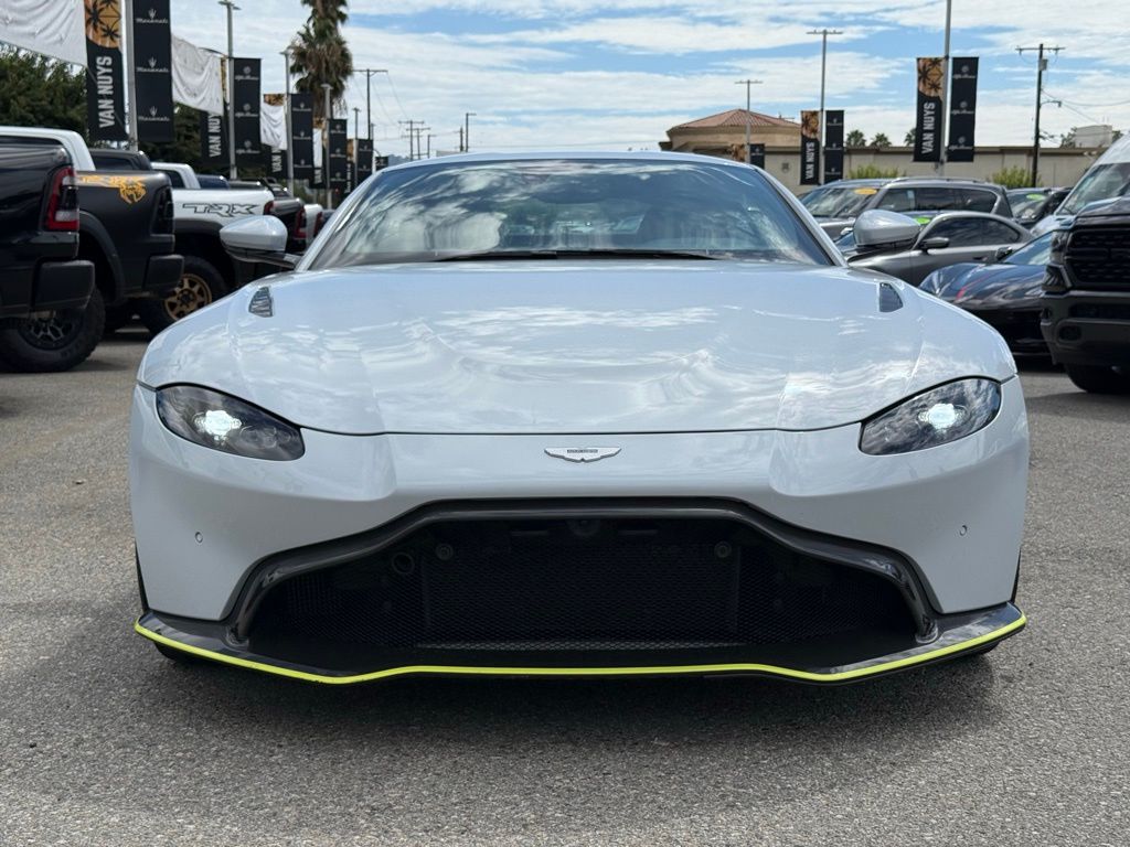 2020 Aston Martin Vantage photo 2
