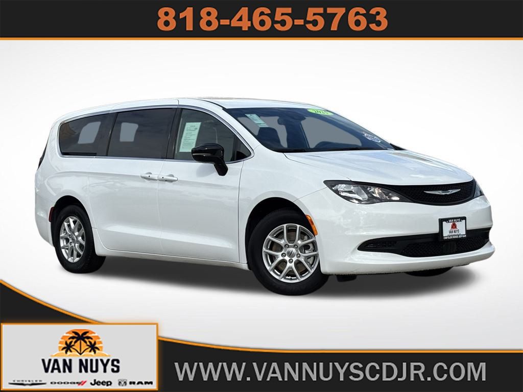 2025 Chrysler Voyager LX's photo