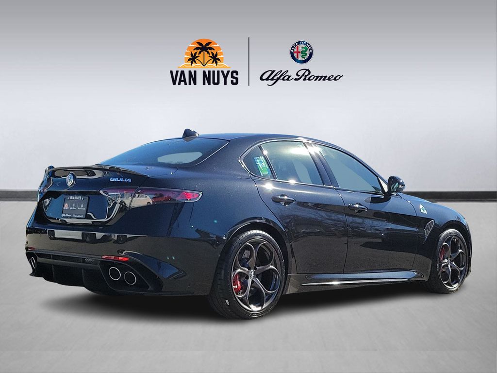 2024 Alfa Romeo Giulia Quadrifoglio photo 2