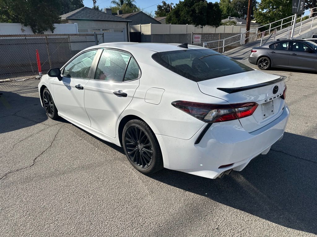 2022 Toyota Camry Hybrid SE photo 2