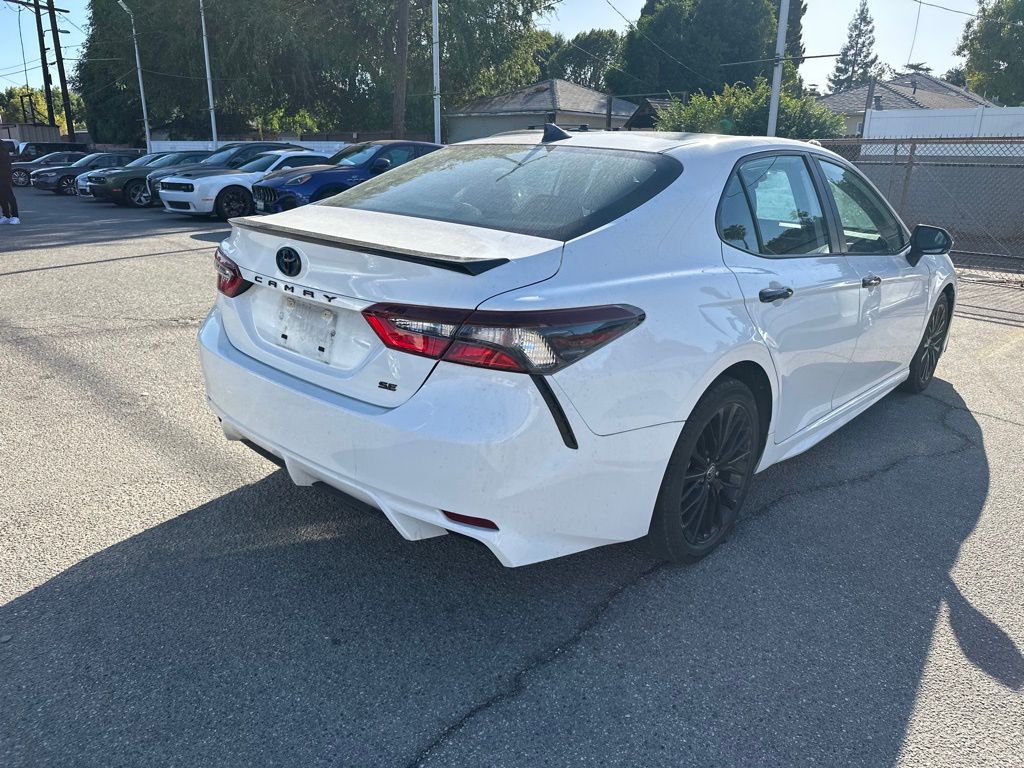 2022 Toyota Camry Hybrid SE photo 3