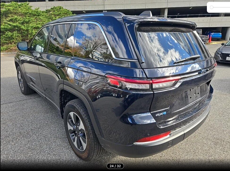 2023 Jeep Cherokee Base photo 2