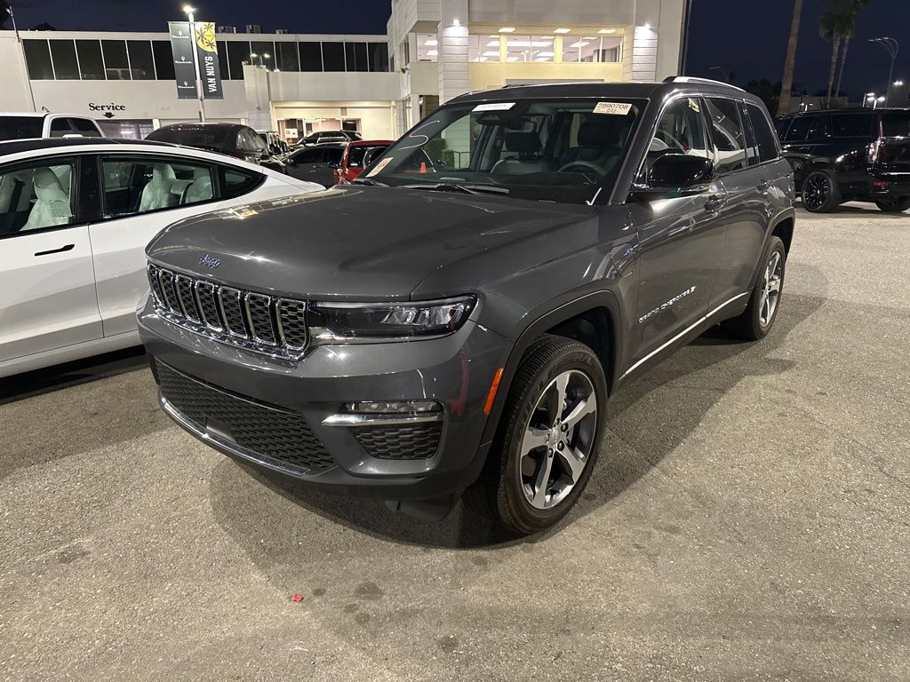 2024 Jeep Cherokee Base photo 2