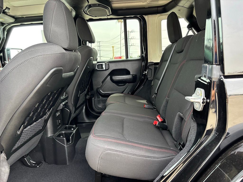 2022 Jeep Wrangler Unlimited Rubicon - Photo 14