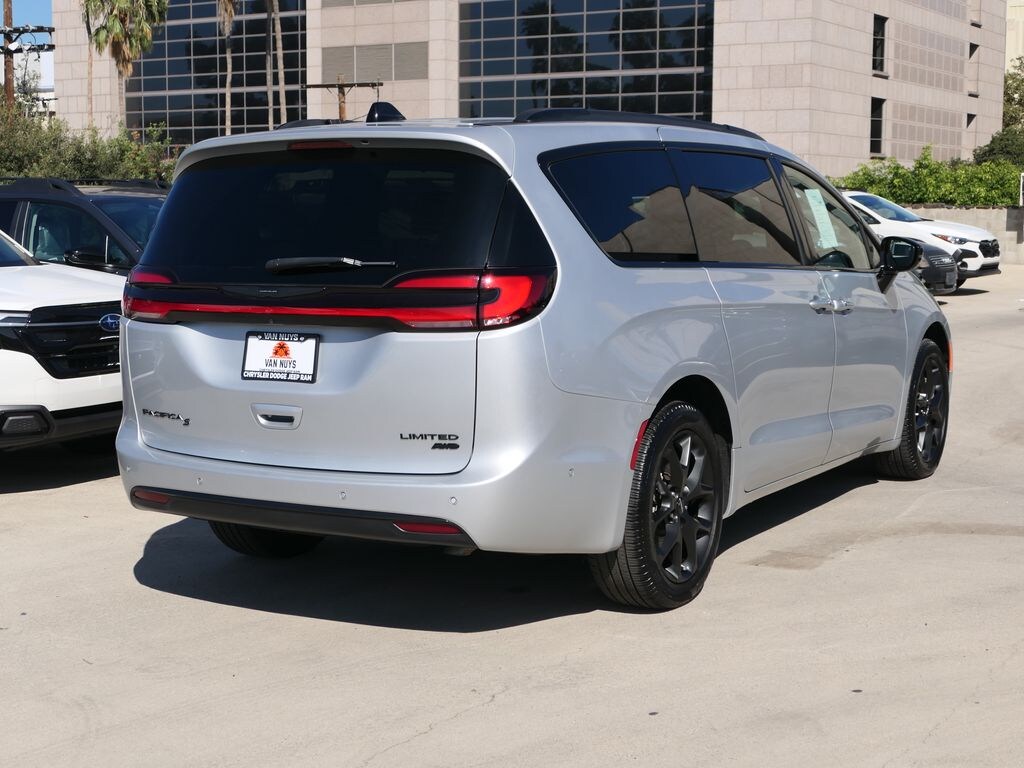 Used 2024 Chrysler Pacifica Limited Van Passenger Van