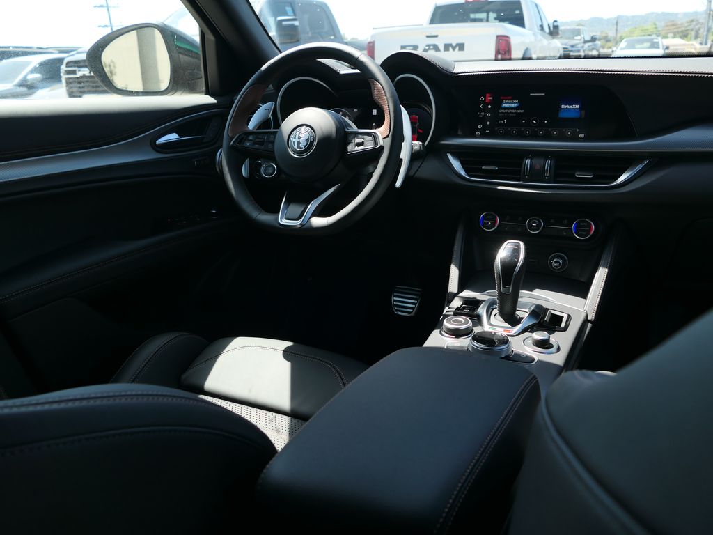 2025 Alfa Romeo Stelvio Intensa - Photo 22
