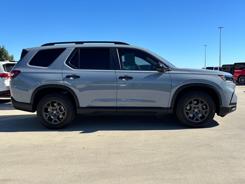 Used 2025 Honda Pilot TrailSport SUV