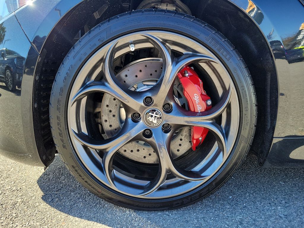 2024 Alfa Romeo Giulia Quadrifoglio photo 3