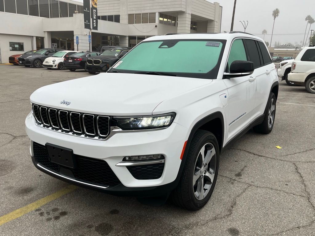 2023 Jeep Cherokee Base photo 2