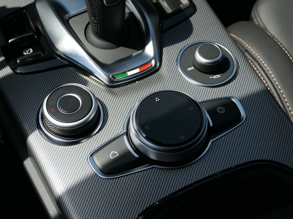 2025 Alfa Romeo Stelvio Intensa - Photo 18