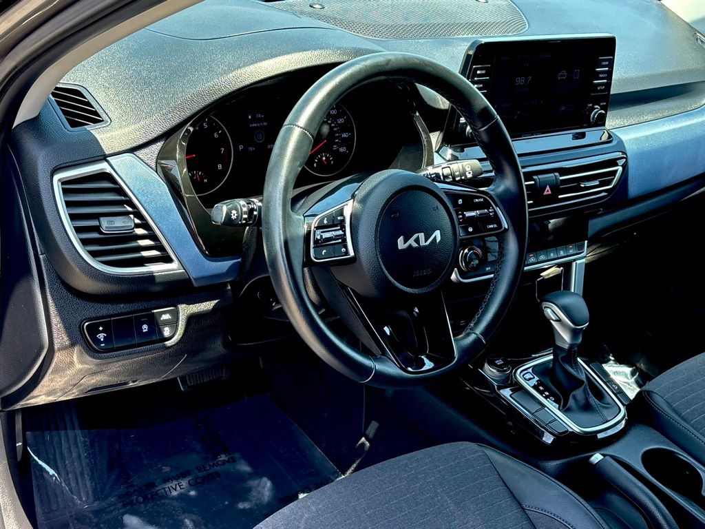 2023 Kia Seltos S - Photo 12