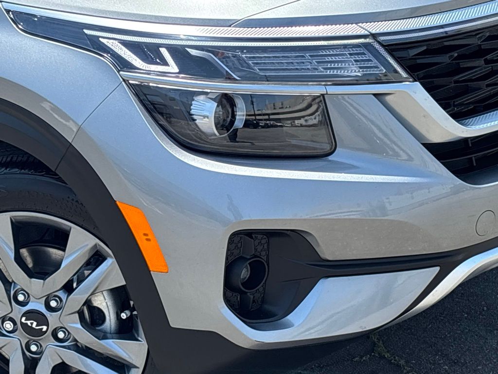 2023 Kia Seltos S - Photo 7