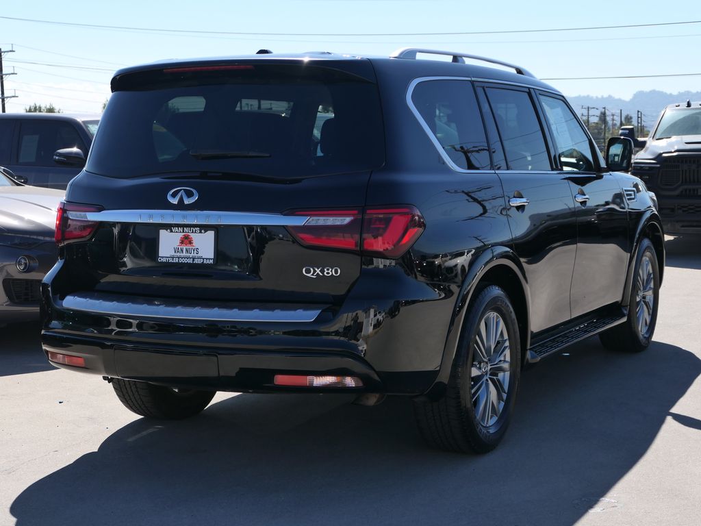 2022 Infiniti QX80 Luxe photo 3