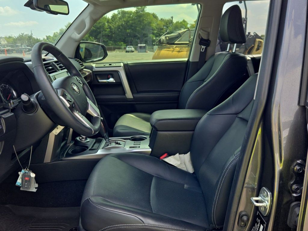 2022 Toyota 4Runner Limited photo 2