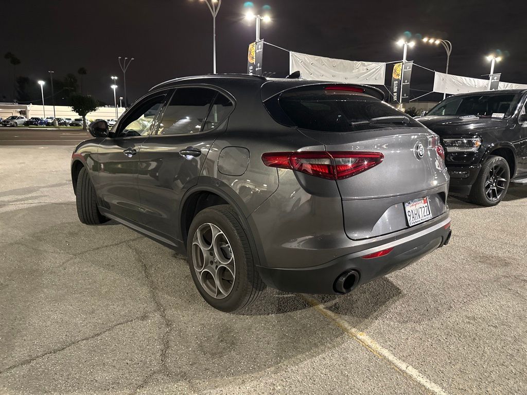 2022 Alfa Romeo Stelvio Sprint photo 3