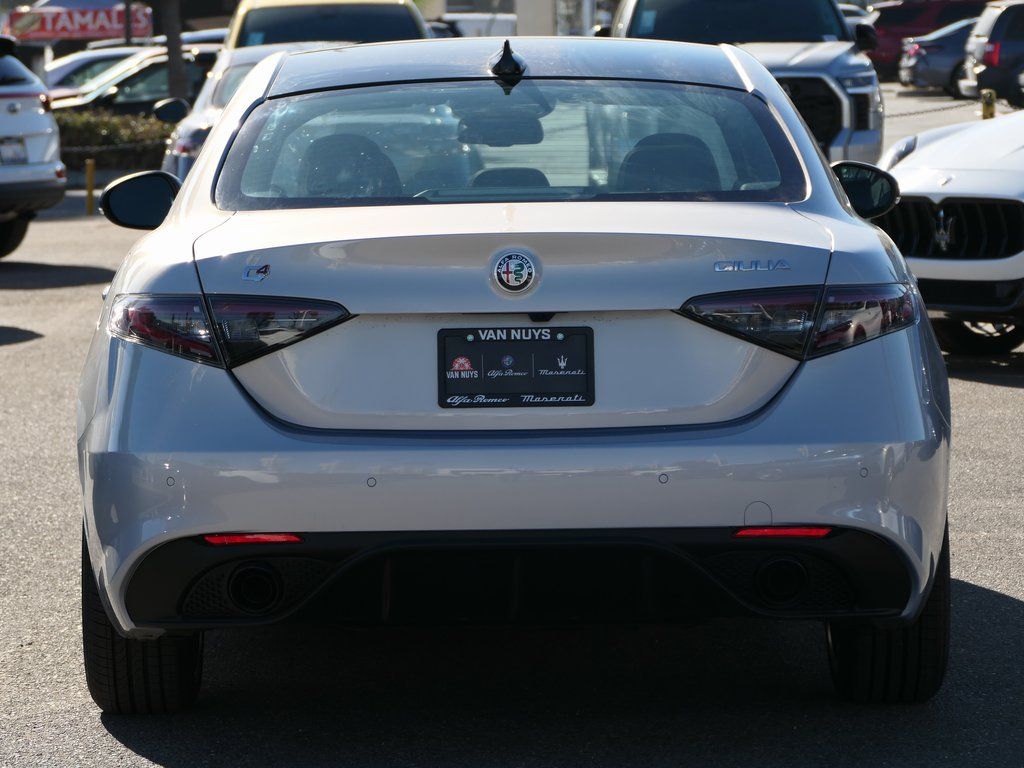 2025 Alfa Romeo Giulia photo 3