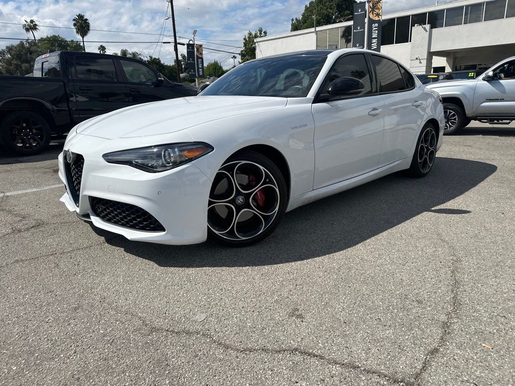 2022 Alfa Romeo Giulia Ti photo 2