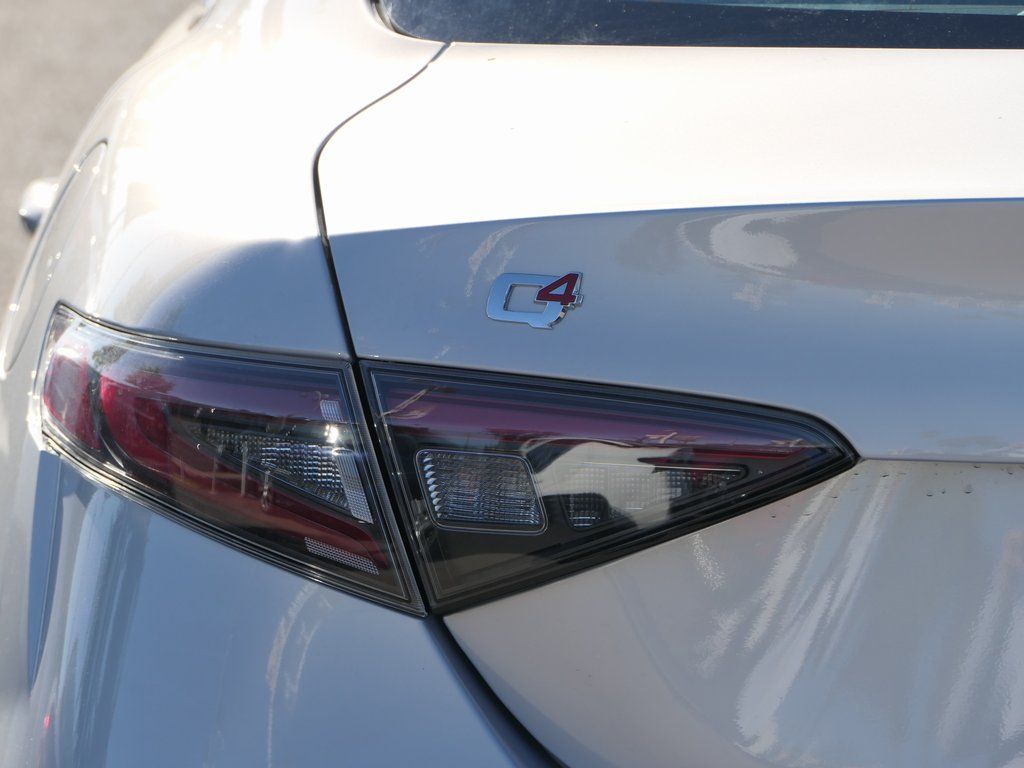 2025 Alfa Romeo Giulia photo 4