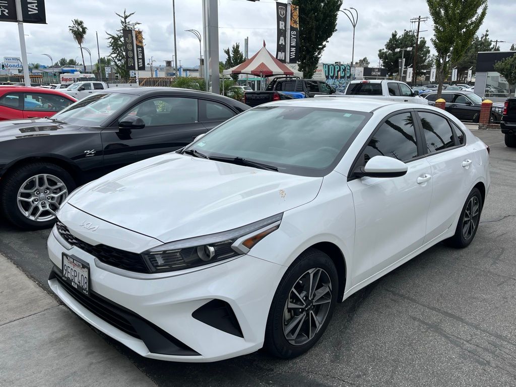 2023 Kia Forte LXS photo 2