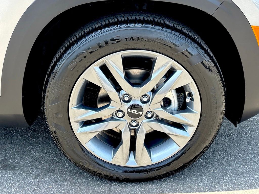 2023 Kia Seltos S - Photo 28