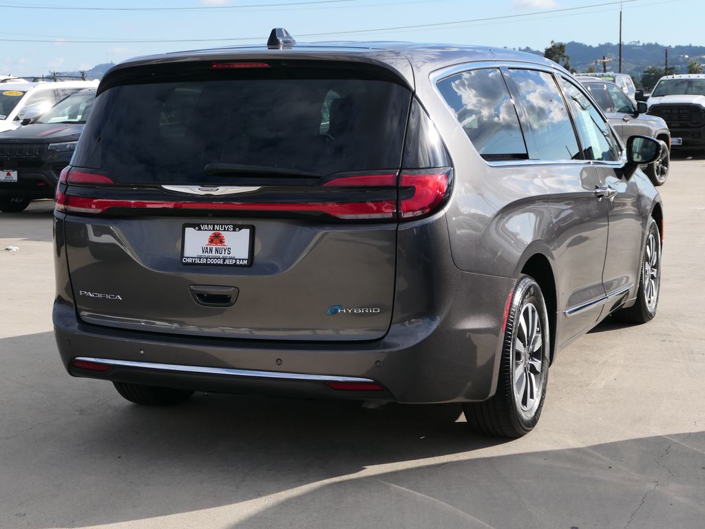 2023 Chrysler Pacifica Hybrid Limited photo 2
