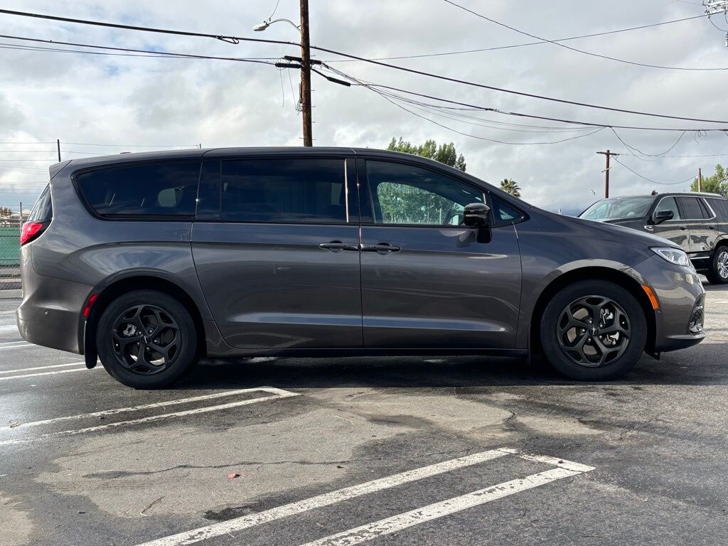 Used 2023 Chrysler Pacifica Plug-In Hybrid Limited Van Passenger Van