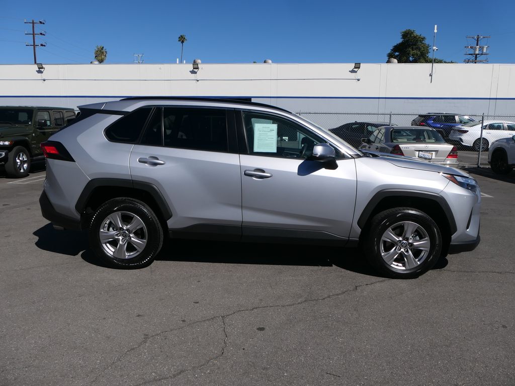 2023 Toyota RAV4 XLE photo 2
