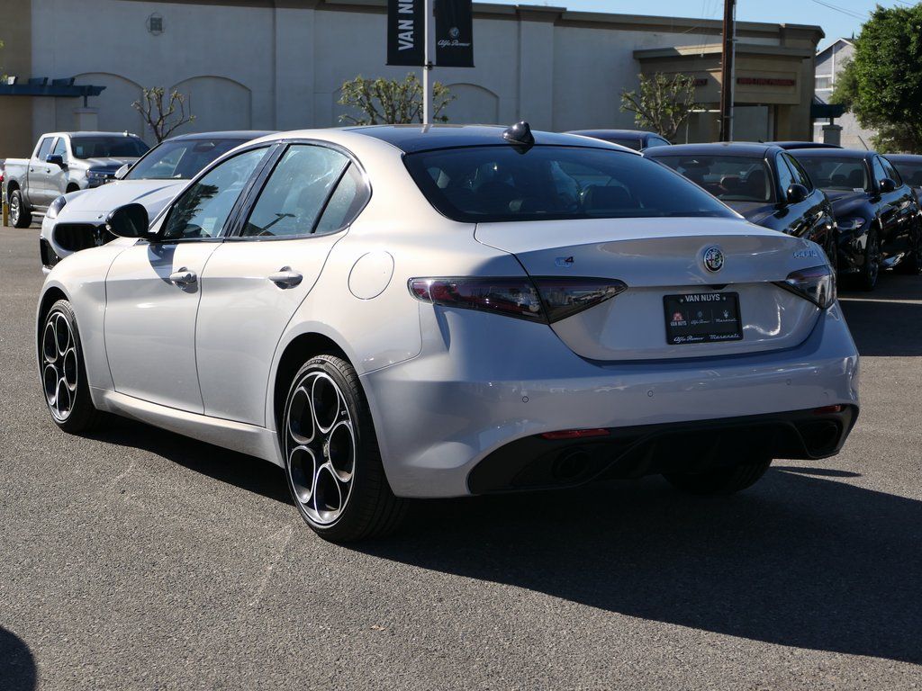 2025 Alfa Romeo Giulia photo 2