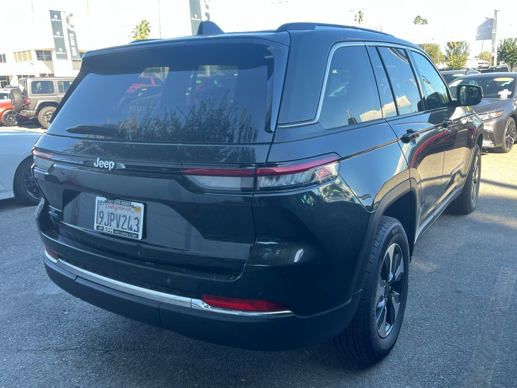 2023 Jeep Cherokee Base photo 3