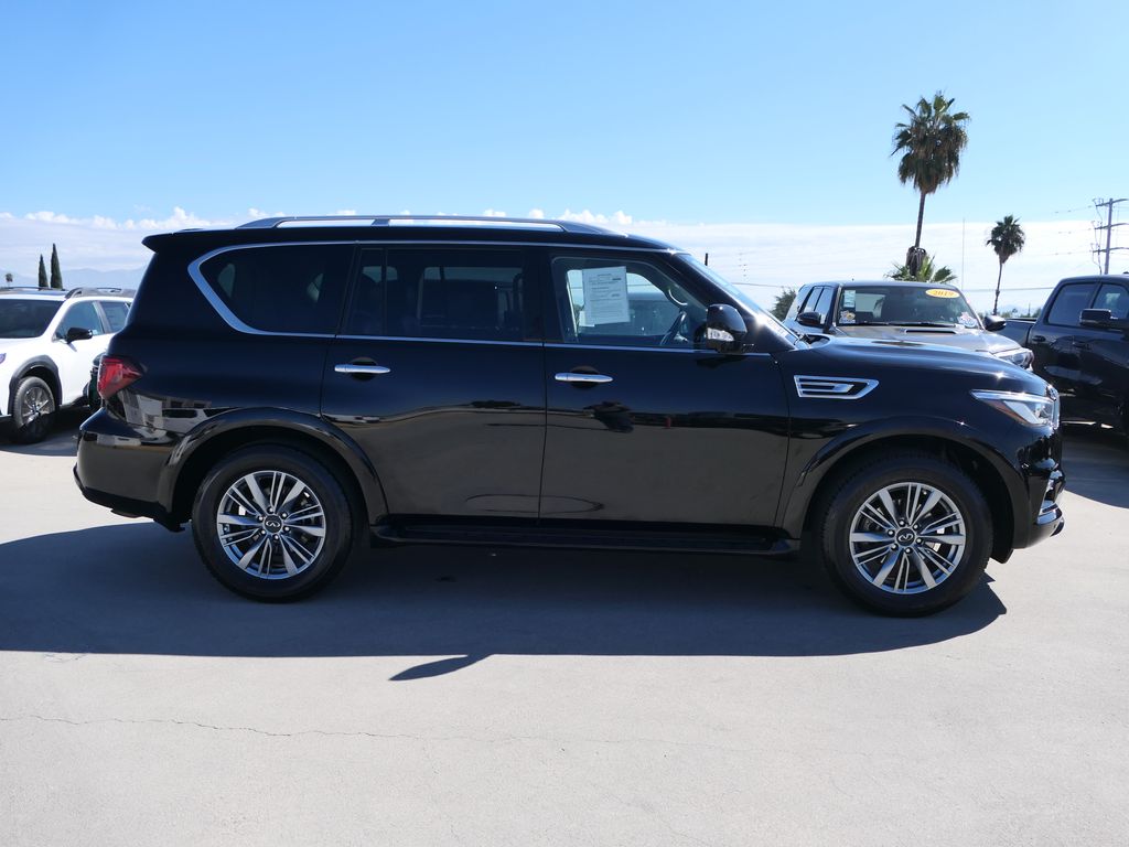 2022 Infiniti QX80 Luxe photo 2
